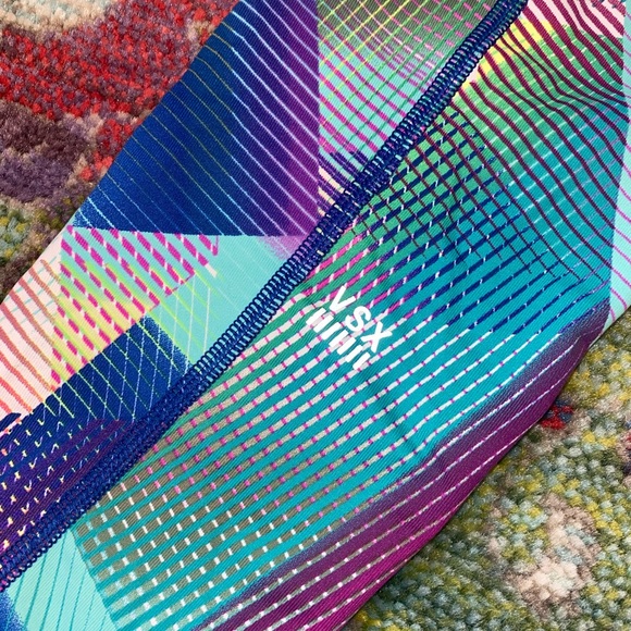 Victoria’s Secret VSX - Capri Yoga Pants Leggings - Picture 5 of 5